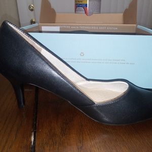 Black padded heels Size 8 M Life Stride